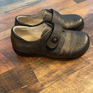 Like new Alegria clogs size 37